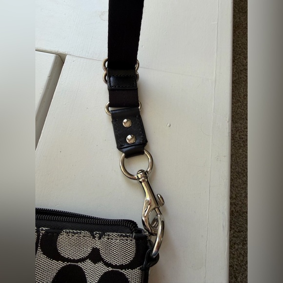 Gorgeous COACH Black & Gray Signature Crossbody. Very clean EUC - Picture 9 of 13